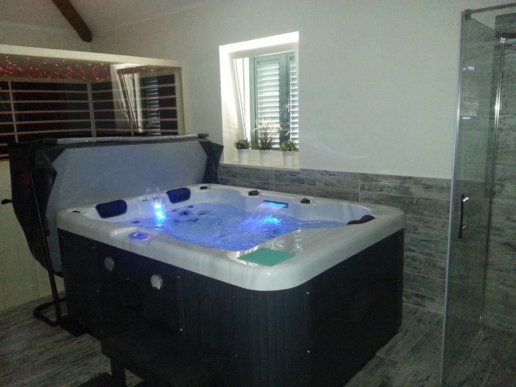 Villa Stonegate Estate - Bonus, Dvije Vile Jedna Cijena! Opatija Exteriör bild