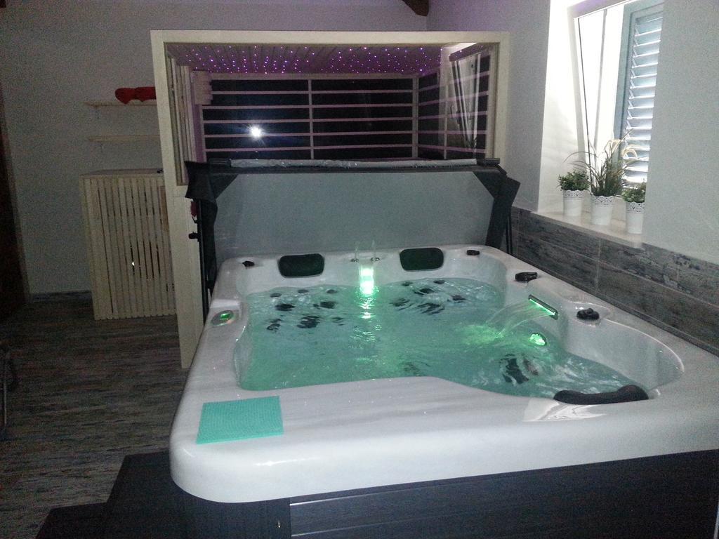 Villa Stonegate Estate - Bonus, Dvije Vile Jedna Cijena! Opatija Exteriör bild
